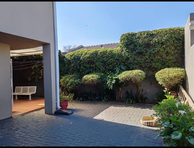 3 BEDROOM HOUSE FOR SALE IN LENASIA EXT 1